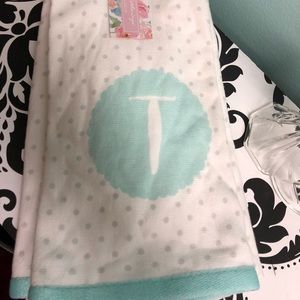 Set of 2 turquoise monogrammed “T” hand towels
